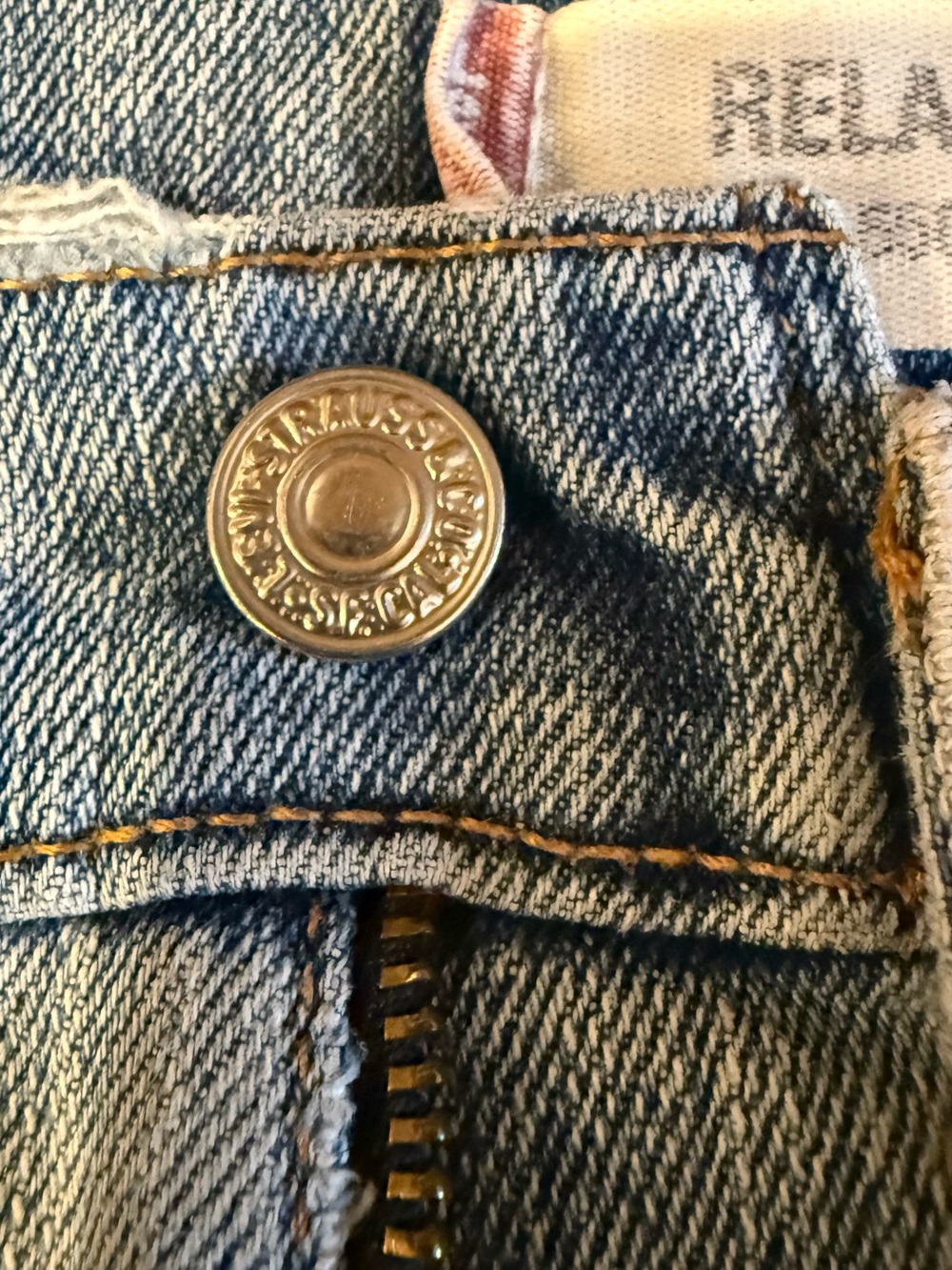 VTG 90s Levi’s 550 Relaxed Fit Jeans | 32x32 Light Wash Distressed Ripped - Picture 4 of 16
